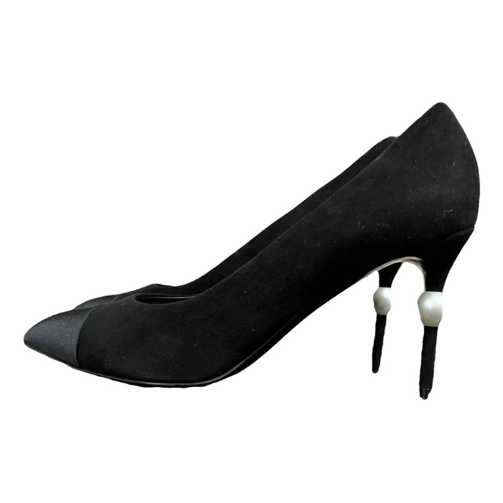 Like new CHANEL suede heels with cap toe and pearl